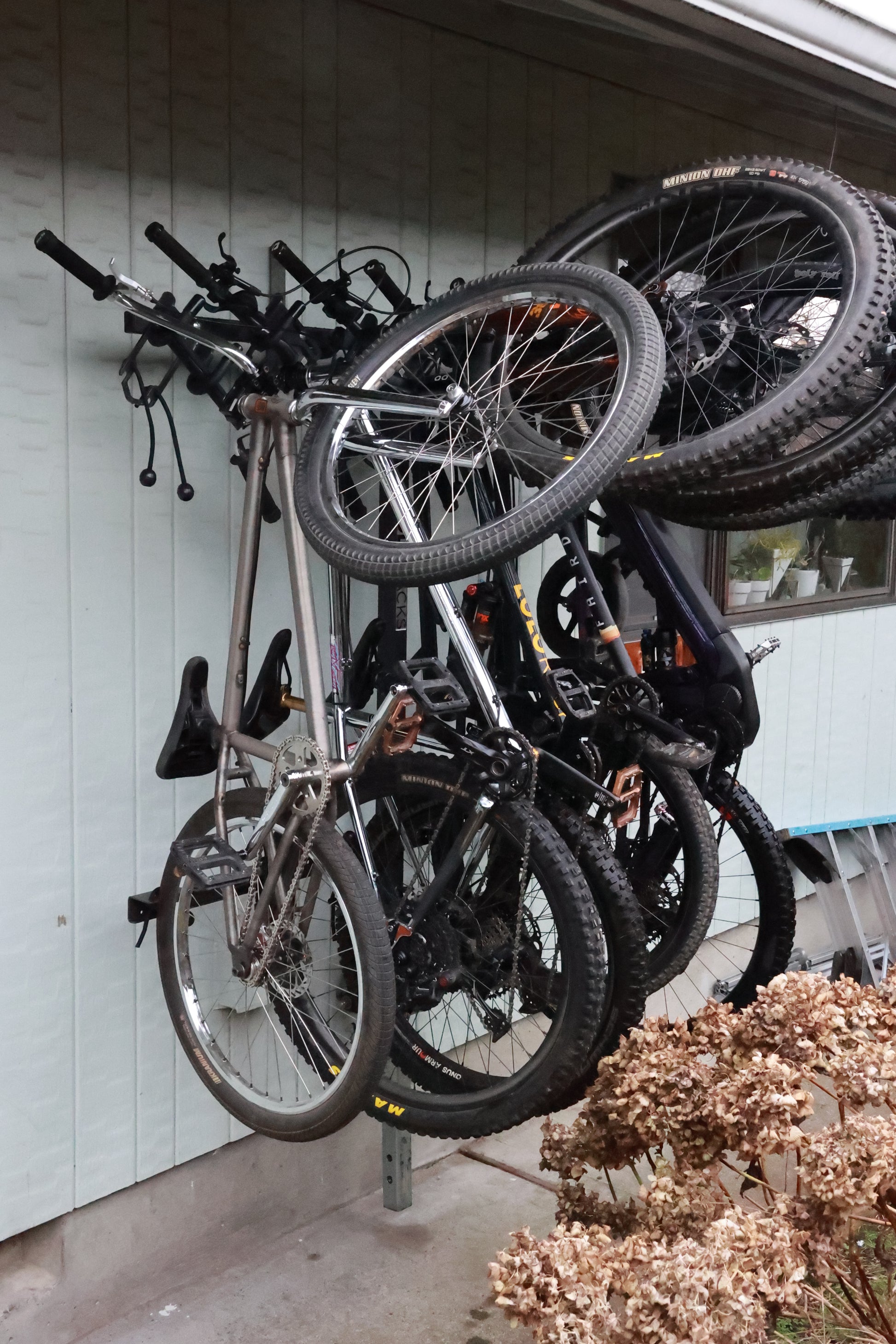 bicycle pedal wall mount Wall Hanging Kit for 4 or 6 bike rack – Lolo Racks